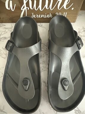 Authentic  Birkenstock Gizeh EVA thong sandals in black. Size 8